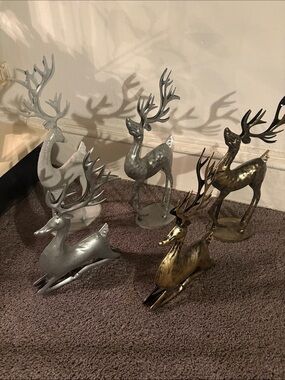 Holiday Reindeer Figurine Set - Silver & Gold Decorative Statues